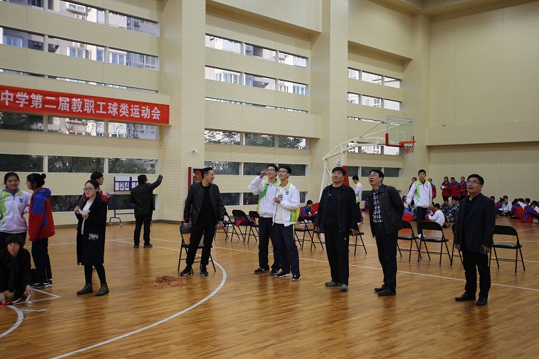 投掷飞机 放飞梦想&mdash;&mdash;西安中学2018年科技节专题报道（九）